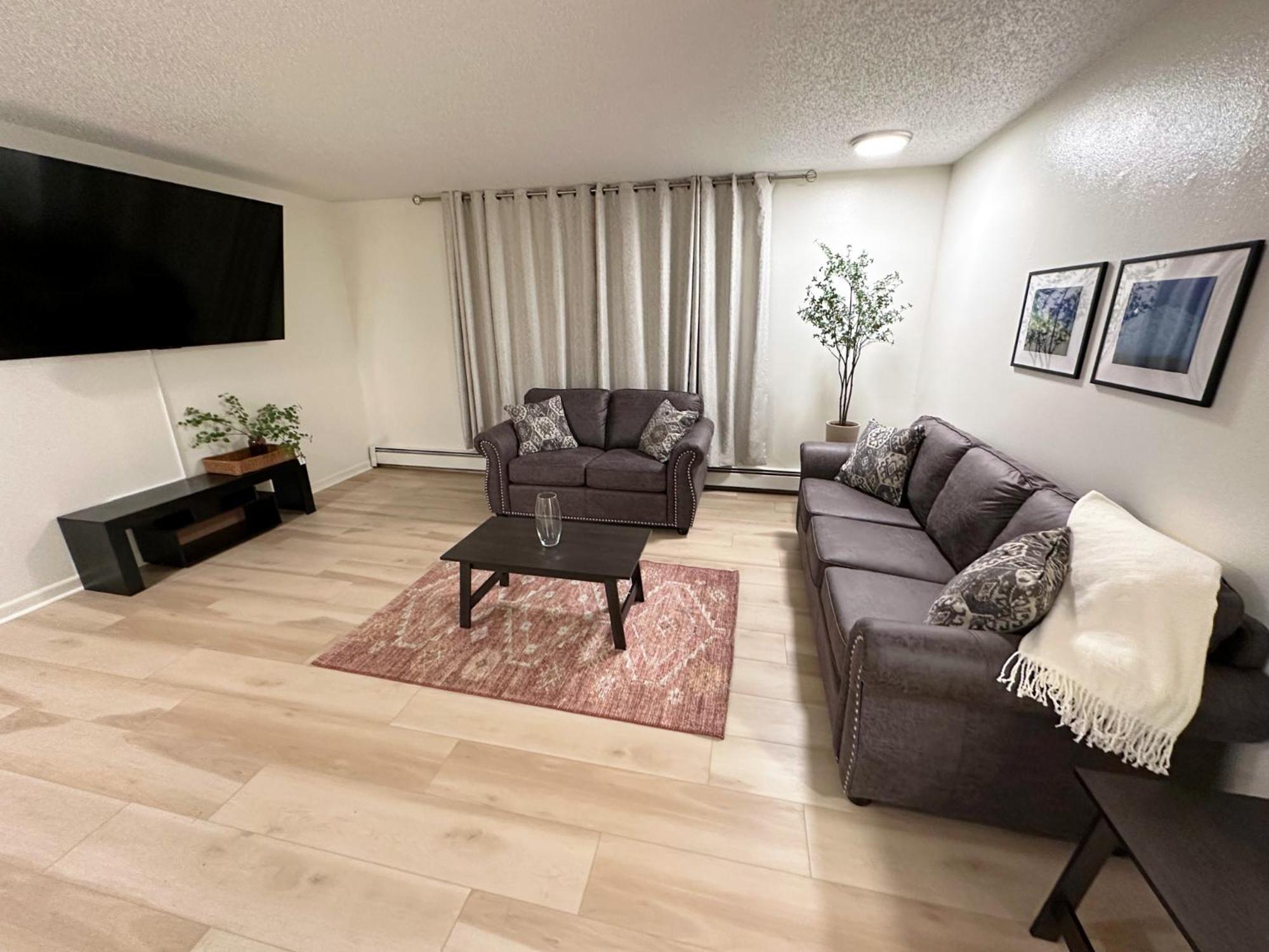 Stay Anchorage! Furnished Two Bedroom Apartments With High Speed Wifi ภายนอก รูปภาพ