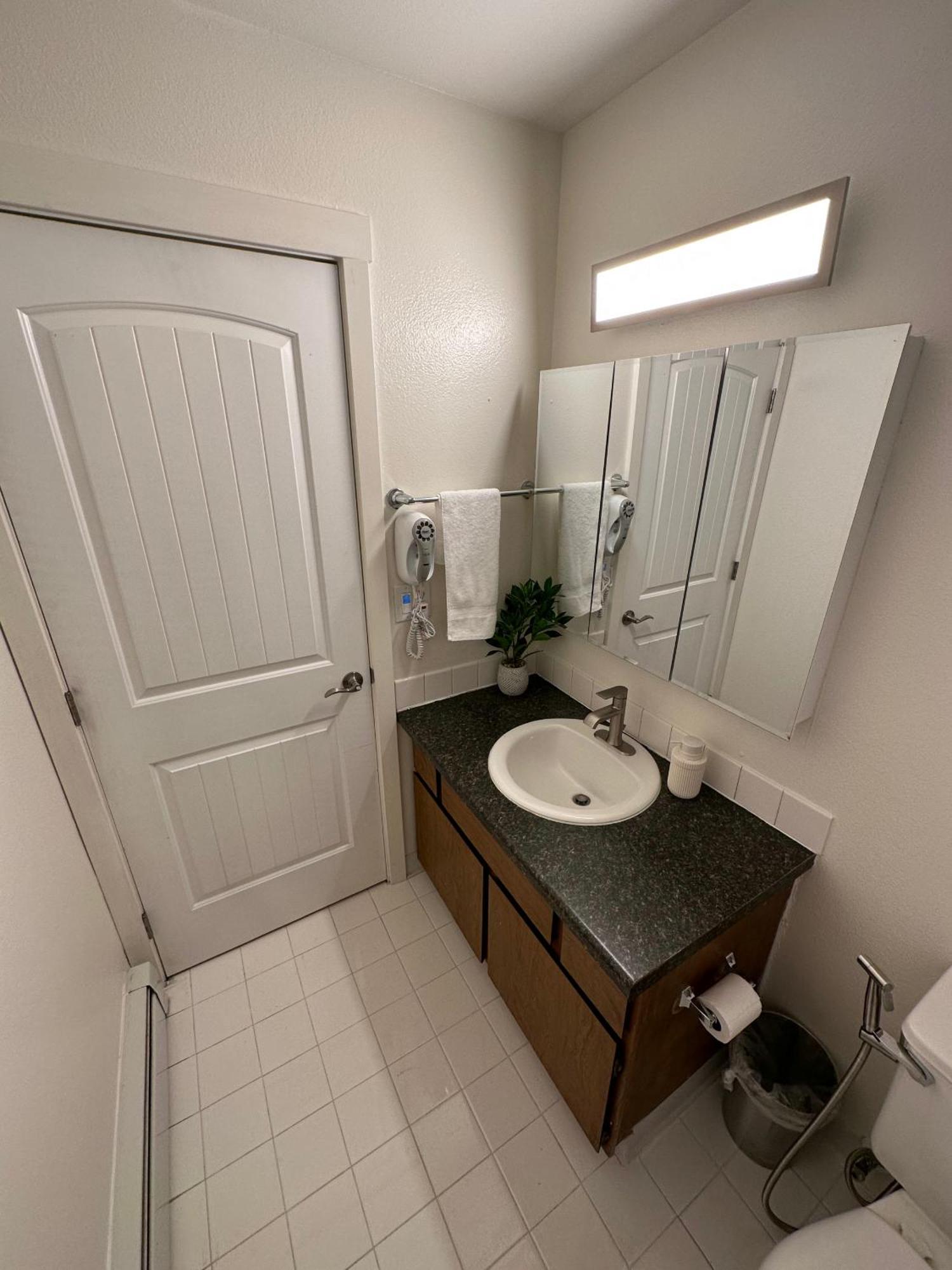 Stay Anchorage! Furnished Two Bedroom Apartments With High Speed Wifi ห้อง รูปภาพ